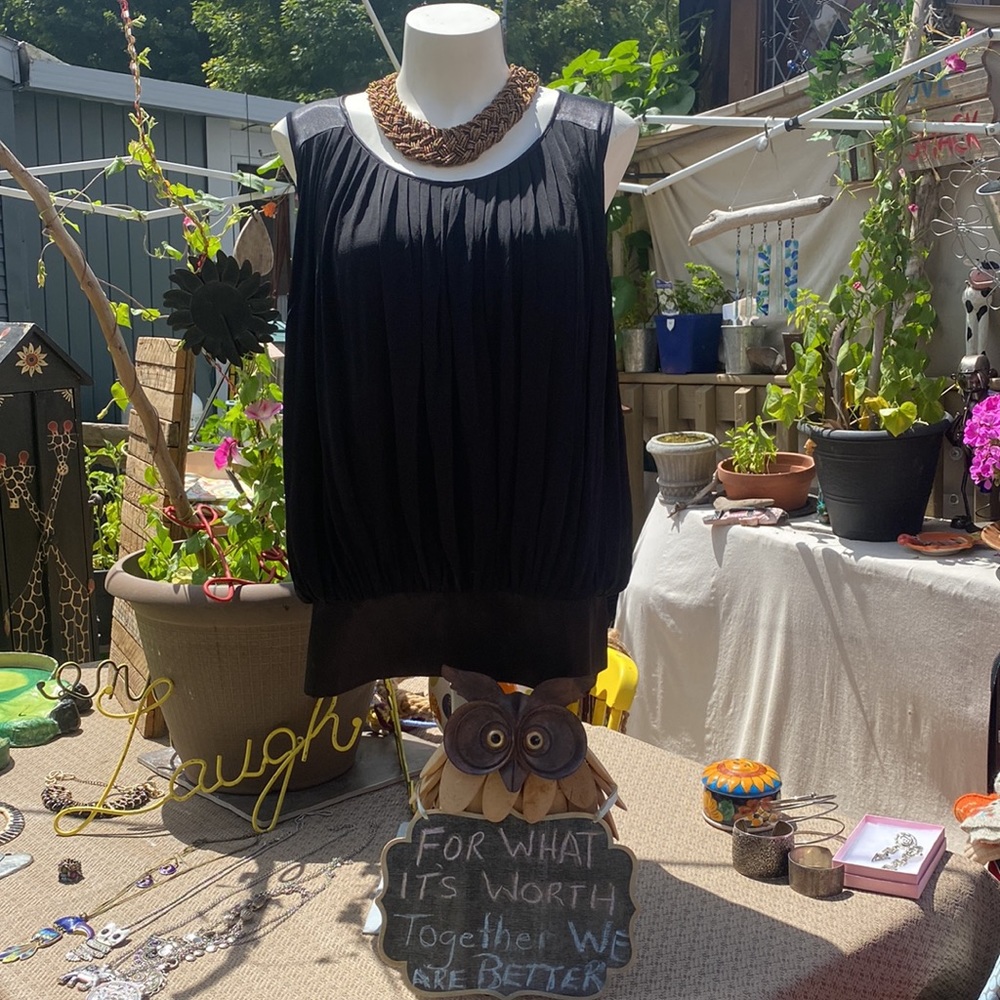 Melanie Lyne Black Pleated Tunic Blouse & Vintage Gold Beaded Necklace Lot